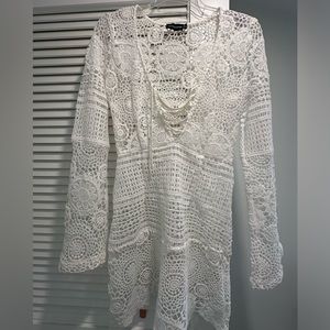Pretty little thing white cover up size US 2 ( XS )